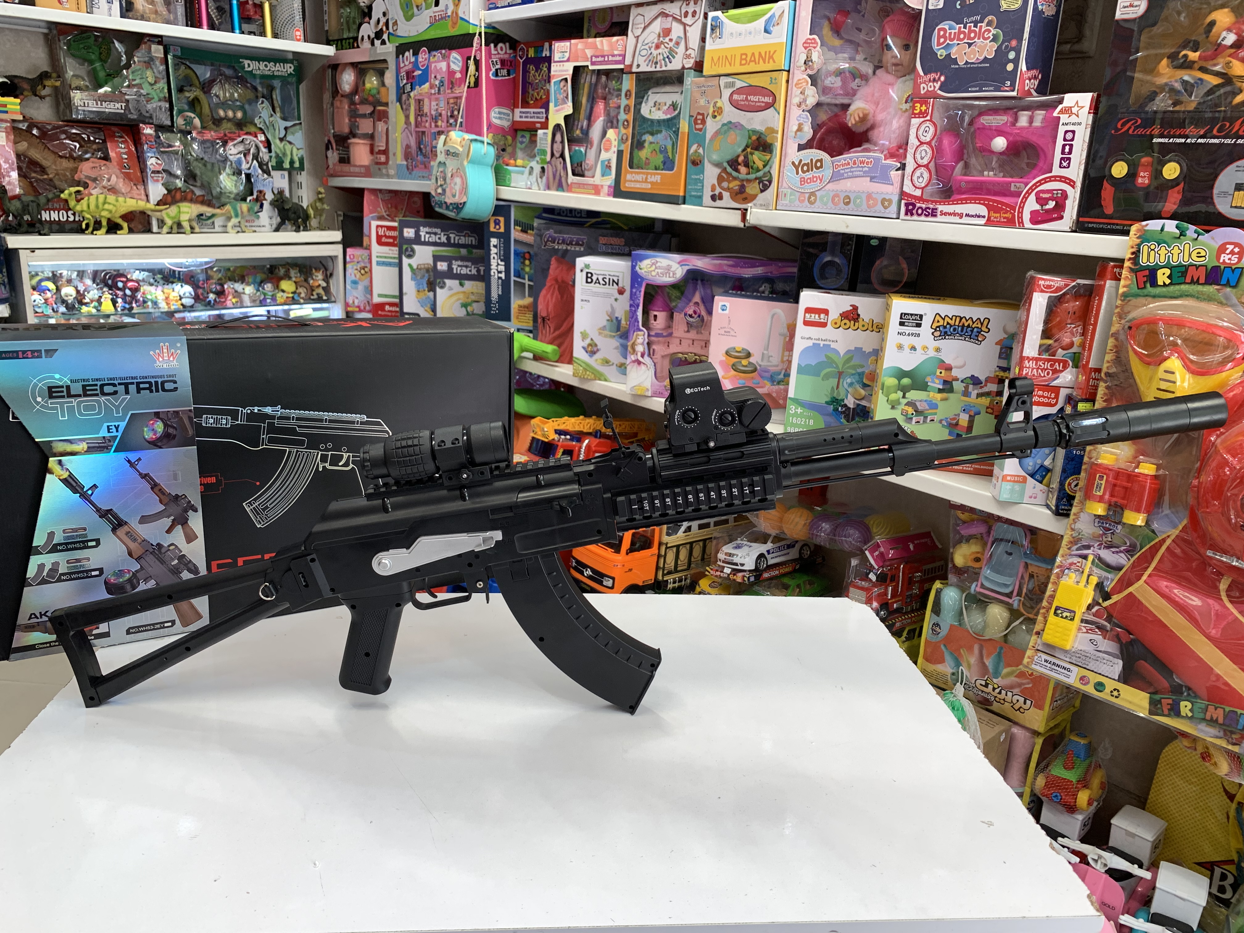 اسلحه (تفنگ ) تیرژله ای شارژی دو حالته مدل کلاشینکف‌AK47 با قنداق تاشوNO:WH54-1